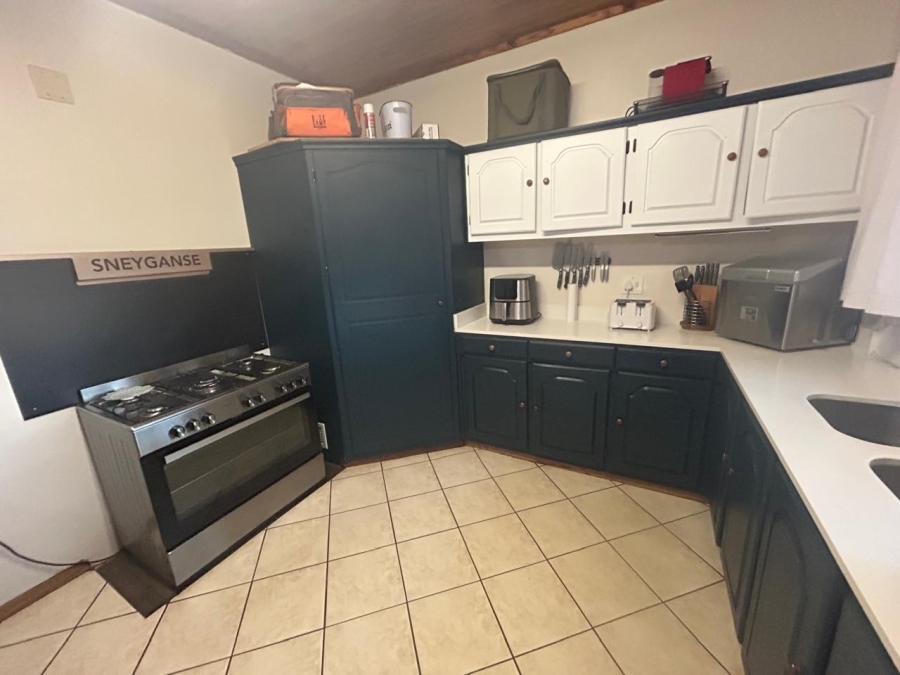 4 Bedroom Property for Sale in Hartbeesfontein AH North West